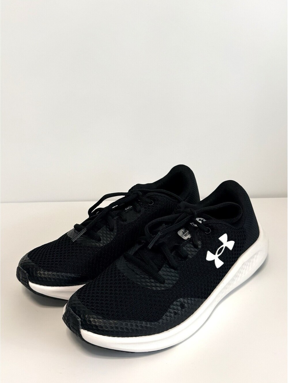 Under Armour Charged Pursuit 3 Boys Running Shoes Black White Size 6Y 3024987